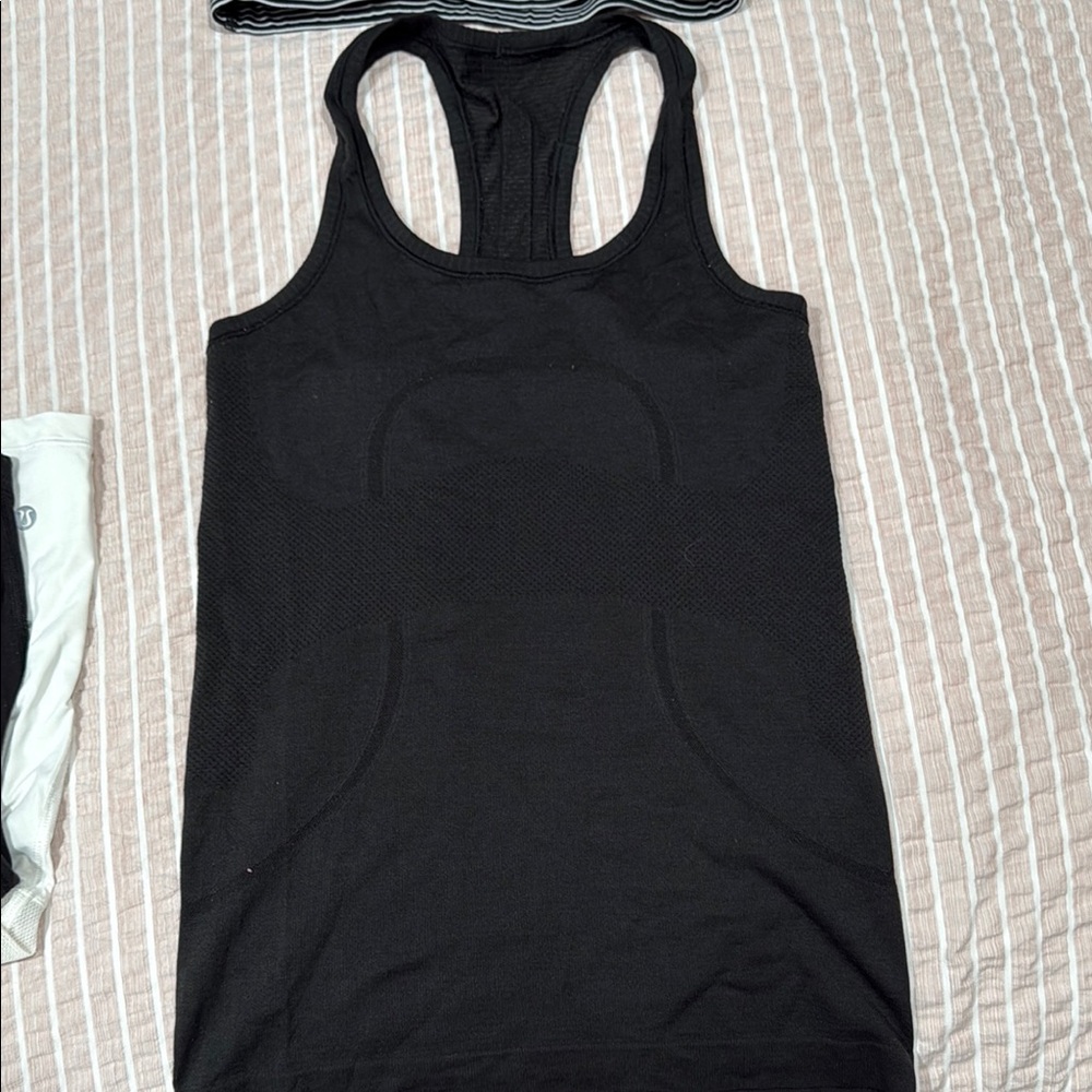 Lululemon Athletica Black Fitted Sleeveless Tank Top